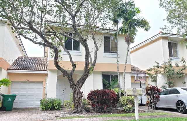 6584 Hidden Cove Dr - 6584 Hidden Cove Drive, Davie, FL 33314