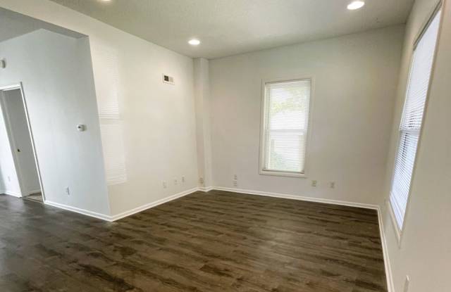 $1975 - Updated Maplewood Charmer with 2-Car Garage Gallery 3