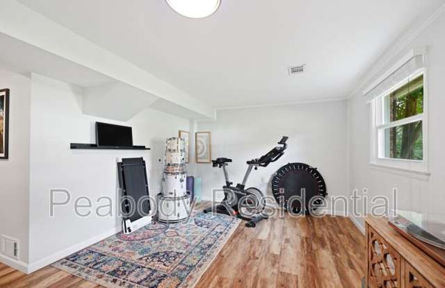6426 Carriage Dr Gallery 3
