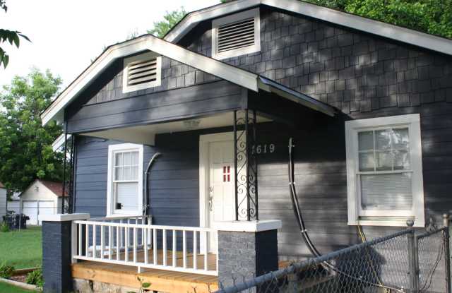 Beautiful North Side Craftsman! Gallery 3