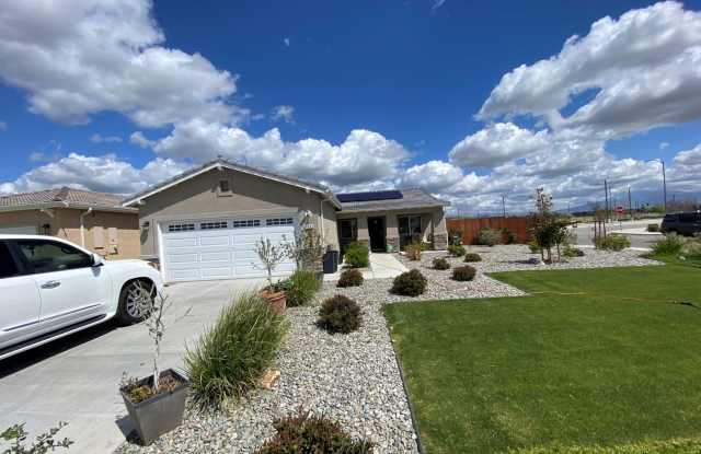 4 Bed 2 Bath Home in NE Bakersfield! photos photos