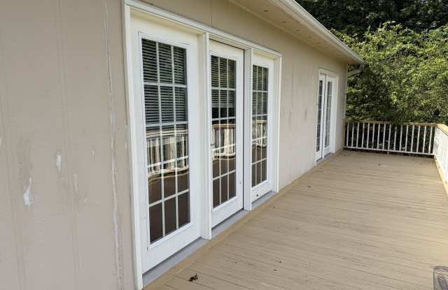 1860 Crescent Drive Gallery 2