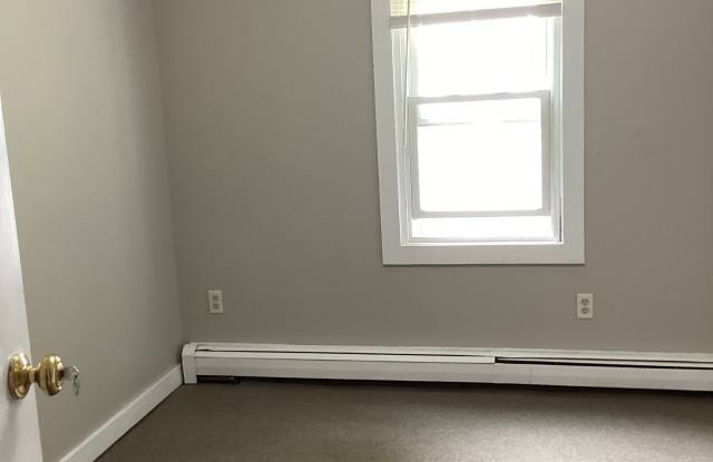 120 Belchertown Rd - 120A Room #4 Gallery 3
