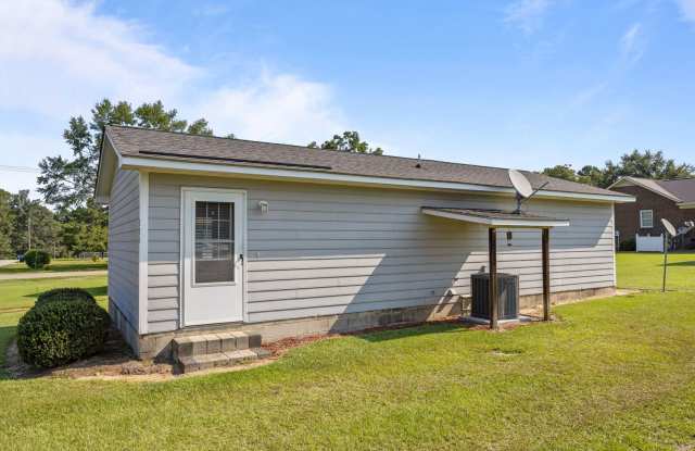 Charming Coats Rental — Walk to Downtown & Farmers Day! Gallery 1