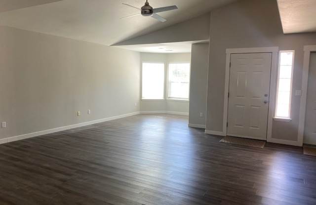 3-Bed 2 Bath with Office 2 Car Garage Gallery 4