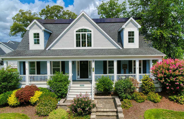 Spacious 3BR / 3.5BA Single family home • 2,500 Sq Ft • Baywood photos photos