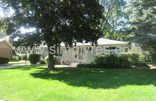 2346 Wellswood Curve - 2346 Wells Wood Curv, Bloomington, MN 55431