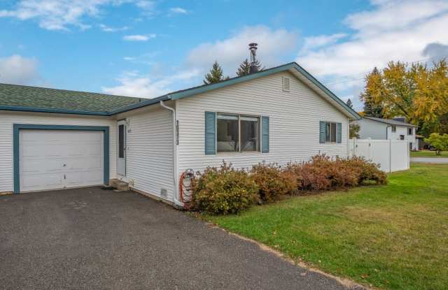 3 bed 2 bath duplex near Hayden Lake (right side) - 10373 North Hillview Drive, Hayden, ID 83835