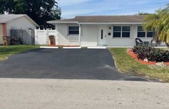 1421 SE 4th Ave photos photos