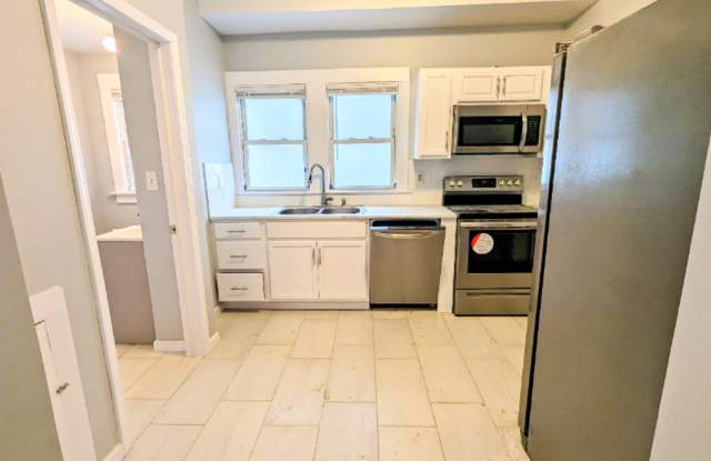 3-Bedroom, 2 Bath Single Family for Rent in Hamilton, OH| Modern Kitchen Gallery 4