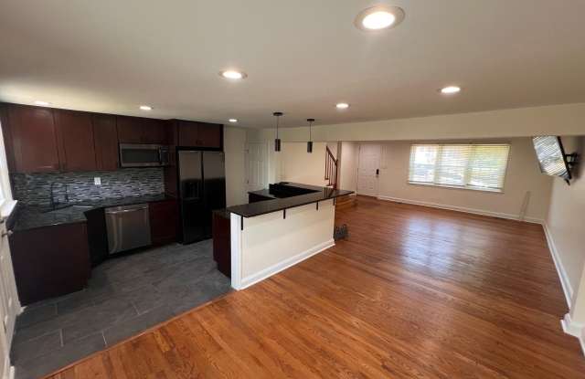 1583 DOXBURY Road Gallery 4