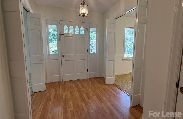8806 Crestwood Drive Gallery 4