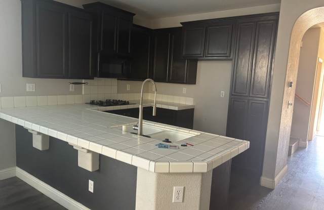 Large Natomas 3/2.5 Beauty.  Please reference full ad for viewings. Gallery 3