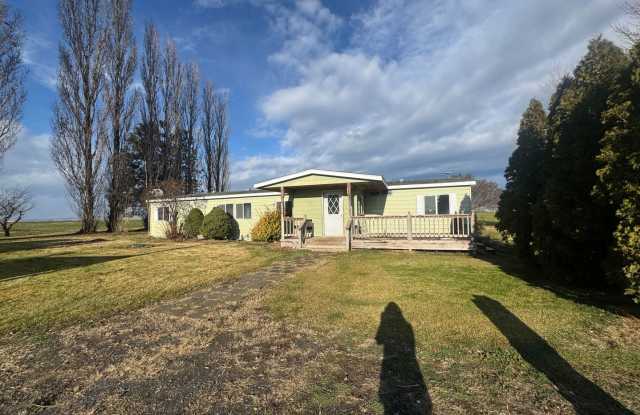 Country Living - 7021 Road 9 Northwest, Grant County, WA 98823