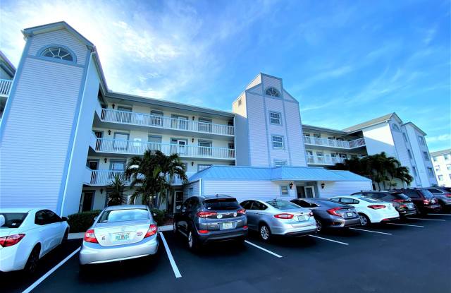 580 S Brevard Avenue - 580 South Brevard Avenue, Cocoa Beach, FL 32931