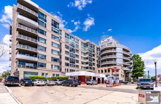 Upscale 2 Bed 2.5 Bath Condo In Contemporary Steel And Glass High-Rise Building photos photos