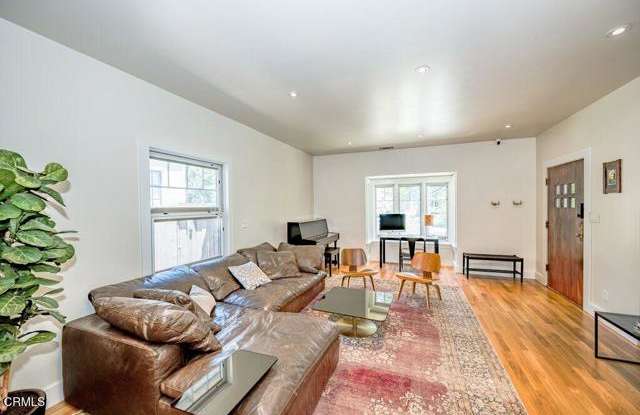 961 North Michigan Avenue Gallery 4