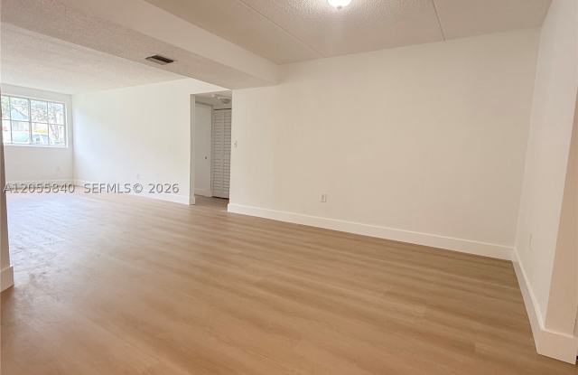6175 NW 186th St Gallery 3