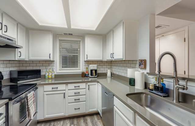 Modern 1BR | Prime Boulder + Gold Run Perks Gallery 3