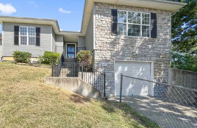 4437 Woodland Ave photos photos