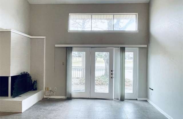 1826 Lakecrest Circle Gallery 3