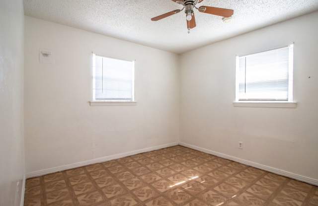 Great 2 Bedroom 1 Bathroom House! photos photos