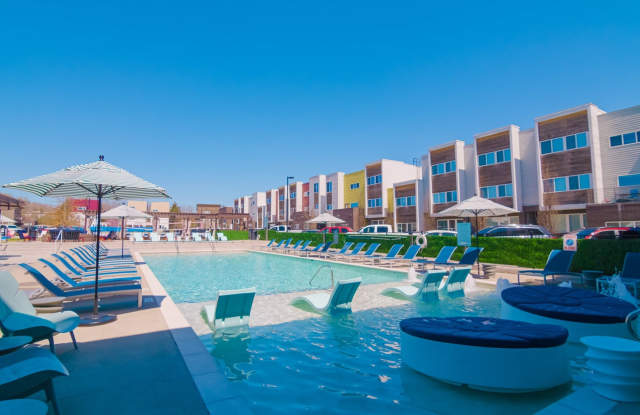 College Town Fayetteville - Student Housing Gallery 2