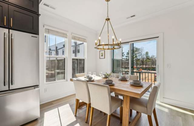 2 BR/2.5BA | Modern End UnitTownhome| 2-Car Garage + rooftop terrace Gallery 4