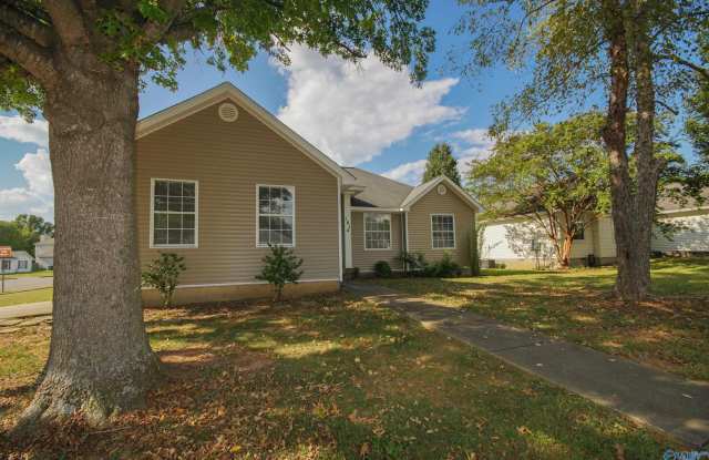 101 Rebecca Pines Drive - 101 Rebecca Pines Drive, Huntsville, AL 35758