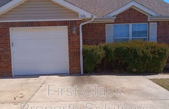 1326 Commerce Dr - 1326 Commerce Drive, Norman, OK 73071