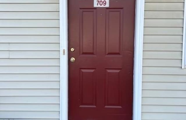709 Kings Court - 709 Kings Court, Woodbridge, NJ 07095