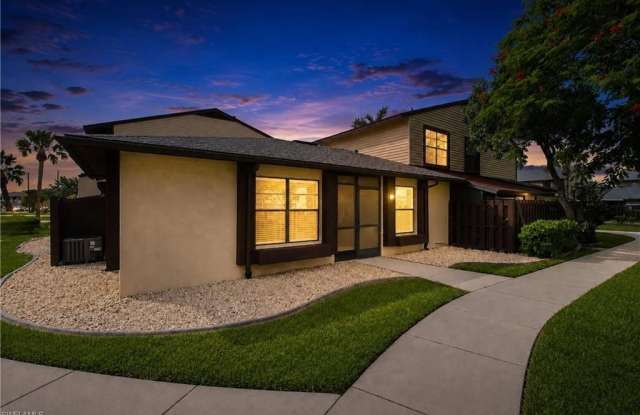 646 SE 12th Ct lot: 17 photos photos