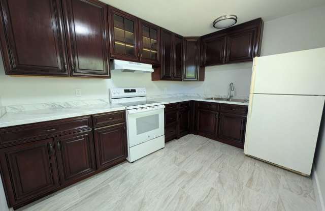 Beautifully renovated 2/1 Apt in Palm Springs, ready to move in! Gallery 4