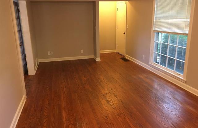 Charming 3-bedroom, 2-bathroom home in the heart of West Nashville! Gallery 4