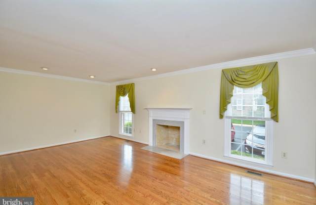 6155 SUMMER PARK LANE Gallery 4