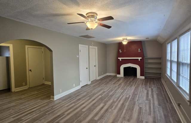 934 South Broadway - 8 photos photos