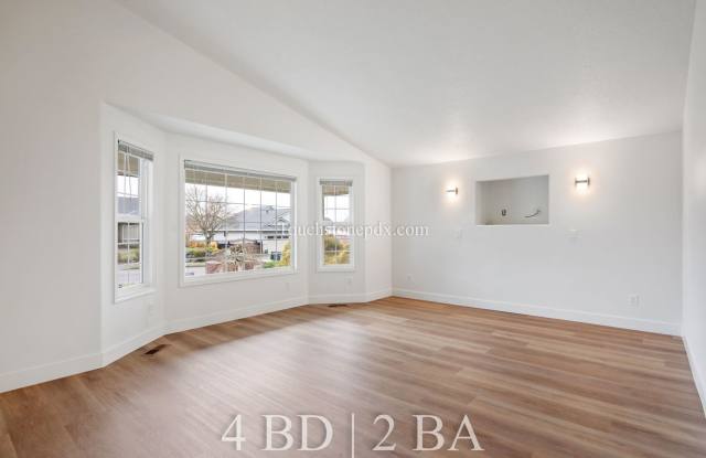 Newly Remodeled 4BD|2BA Oregon City Home photos photos