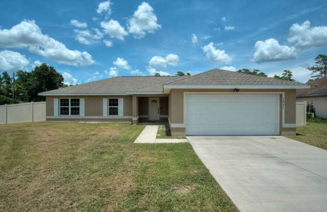 Spacious 4/2/2 Available Now! photos photos
