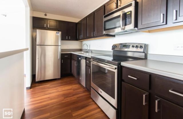 500 W MADISON ST - 500 W Madison St, Chicago, IL 60661