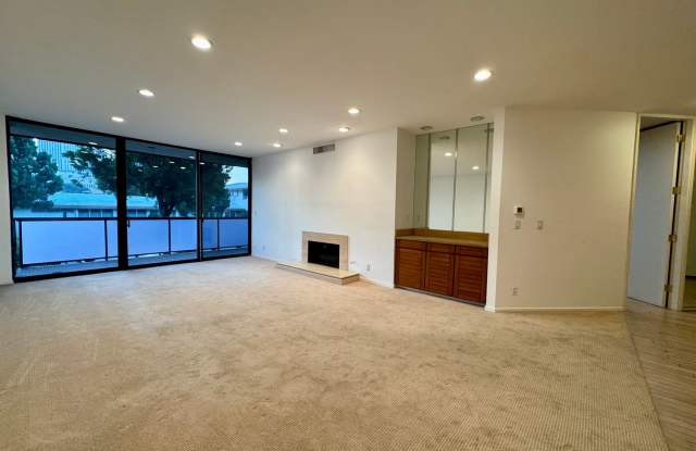 Front-Facing Condo with Natural Light and High Ceilings Throughout - 268 South Lasky Drive, Beverly Hills, CA 90212