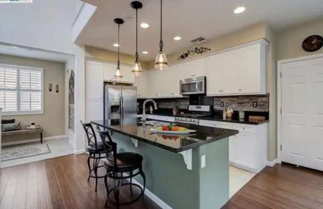 316 Macarthur Way photos photos