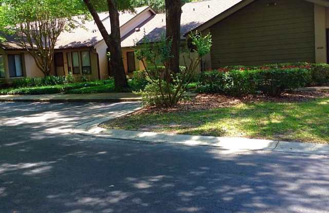 Great 2/2 In Woodcreek Village-Sublease - 3959 Northwest 23rd Circle, Gainesville, FL 32605