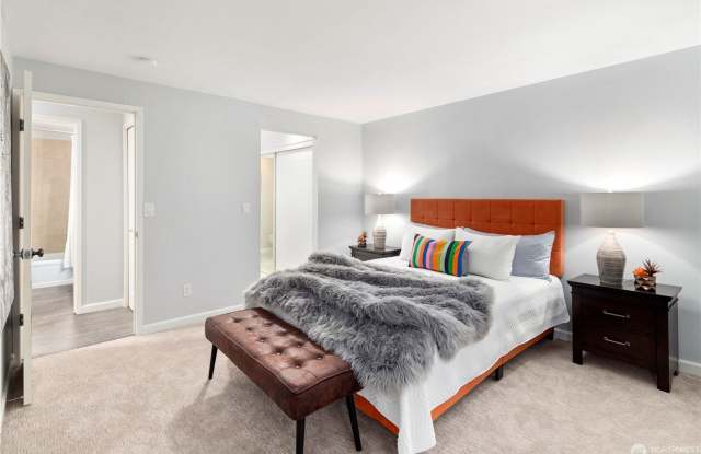 2 Bedroom Top-Floor Unit in Juanita Gallery 4