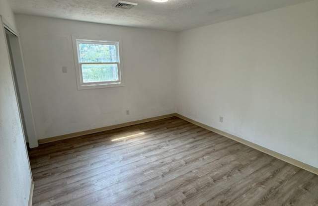1903 Peach Street Gallery 3