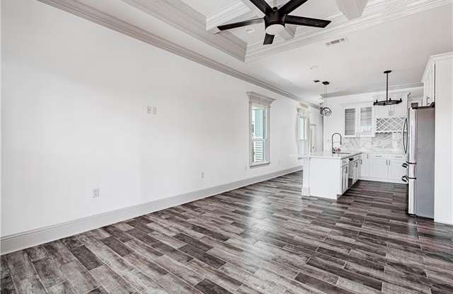 8513 PALMETTO Street Gallery 3