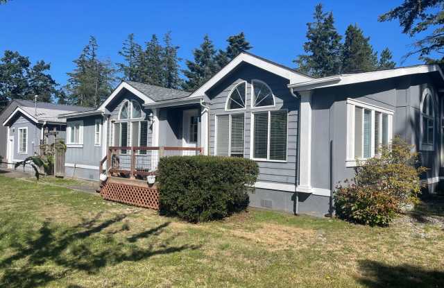 Lovely 3 Bedroom, 2 bath Home with 2 Car Garage and Partial Water View! Pet Friendly! photos photos