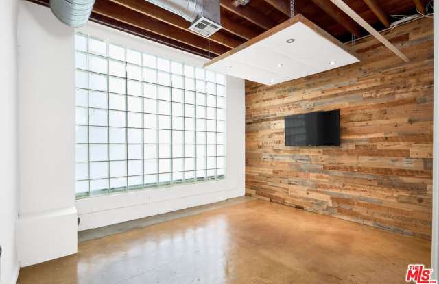 1426 Main St photos photos