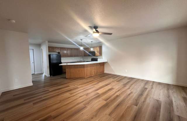 MOVE IN SPECIAL!  $500 Off First Months Rent!  Newly Remodeled 3 Bedroom Tri-Plex in Prineville Gallery 3