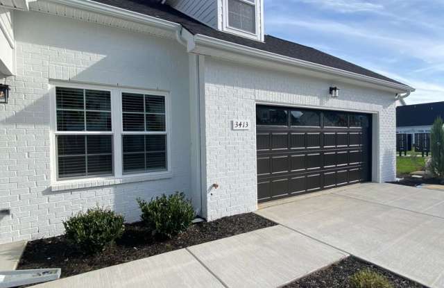 3 BD 2.5 BA Great Location Like New Build Townhome! Gallery 3