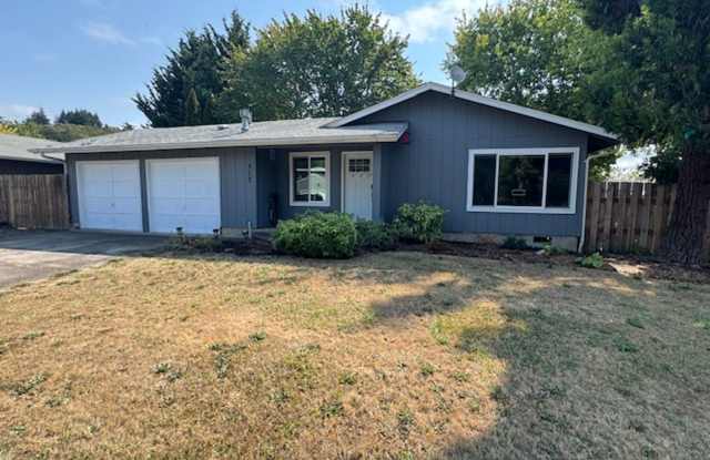 Updated 4 Bedroom Home in Fantastic Location! – Available Now – $2,495/Month - 317 Vincent Street, Philomath, OR 97370